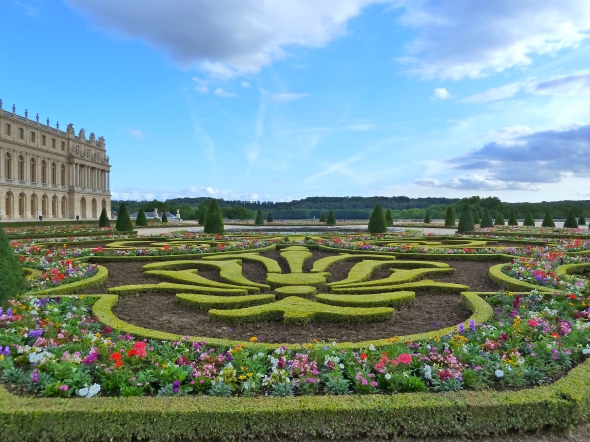 Gardens-of-Chateau-de-Versailles-Palace-of-Versailles-France-travel