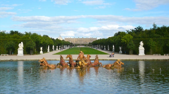 Fountain-in-the-Gardens-of-Chateau-de-Versailles-Palace-of-Versailles-France-travel